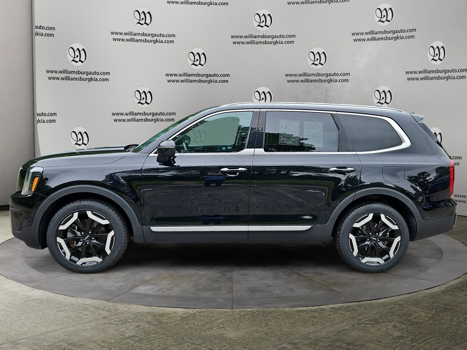 Pre-Owned 2023 Kia Telluride S - photo - 1