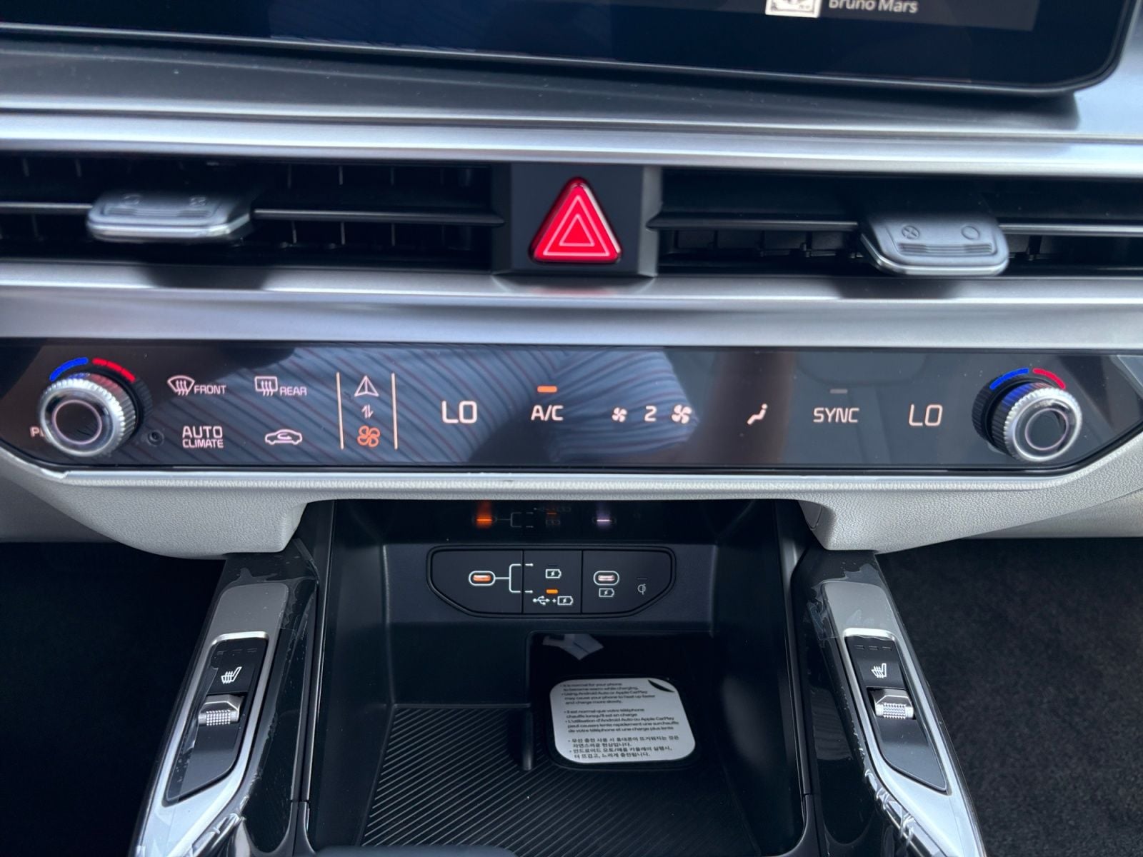 New 2026 Kia Sorento S - photo - 29