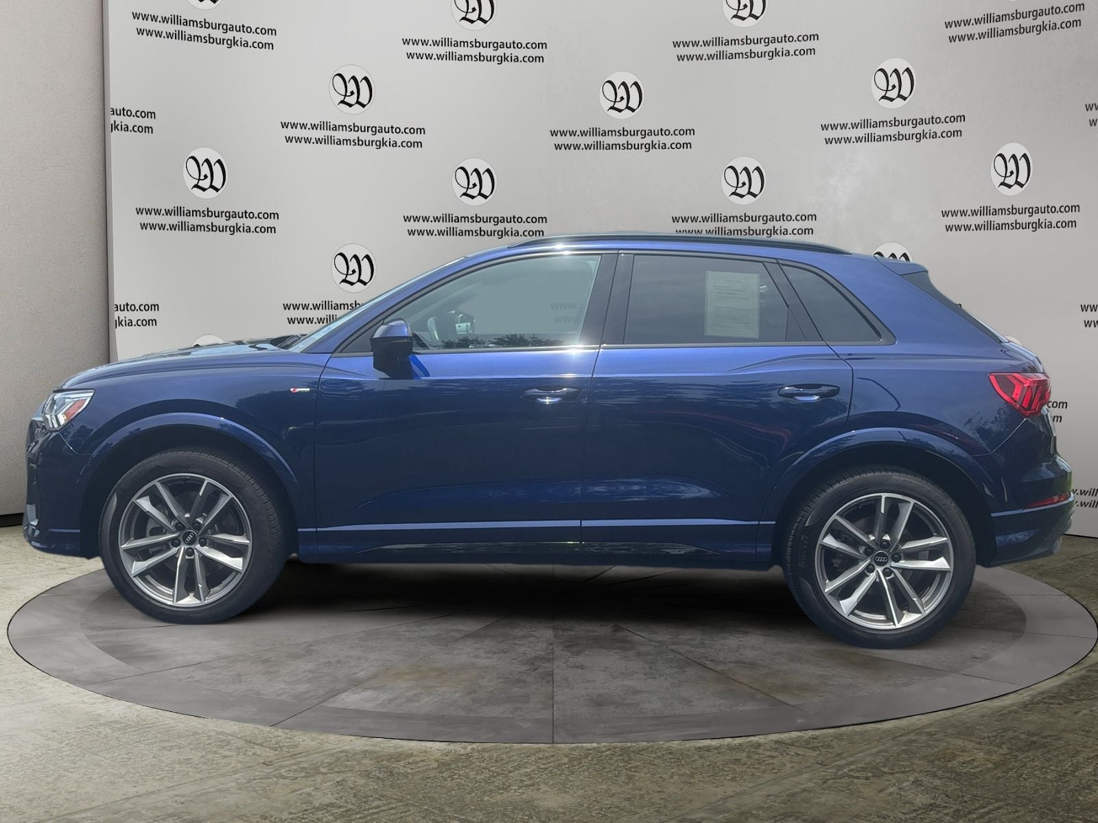 Pre-Owned 2024 Audi Q3 Premium Plus - photo - 1
