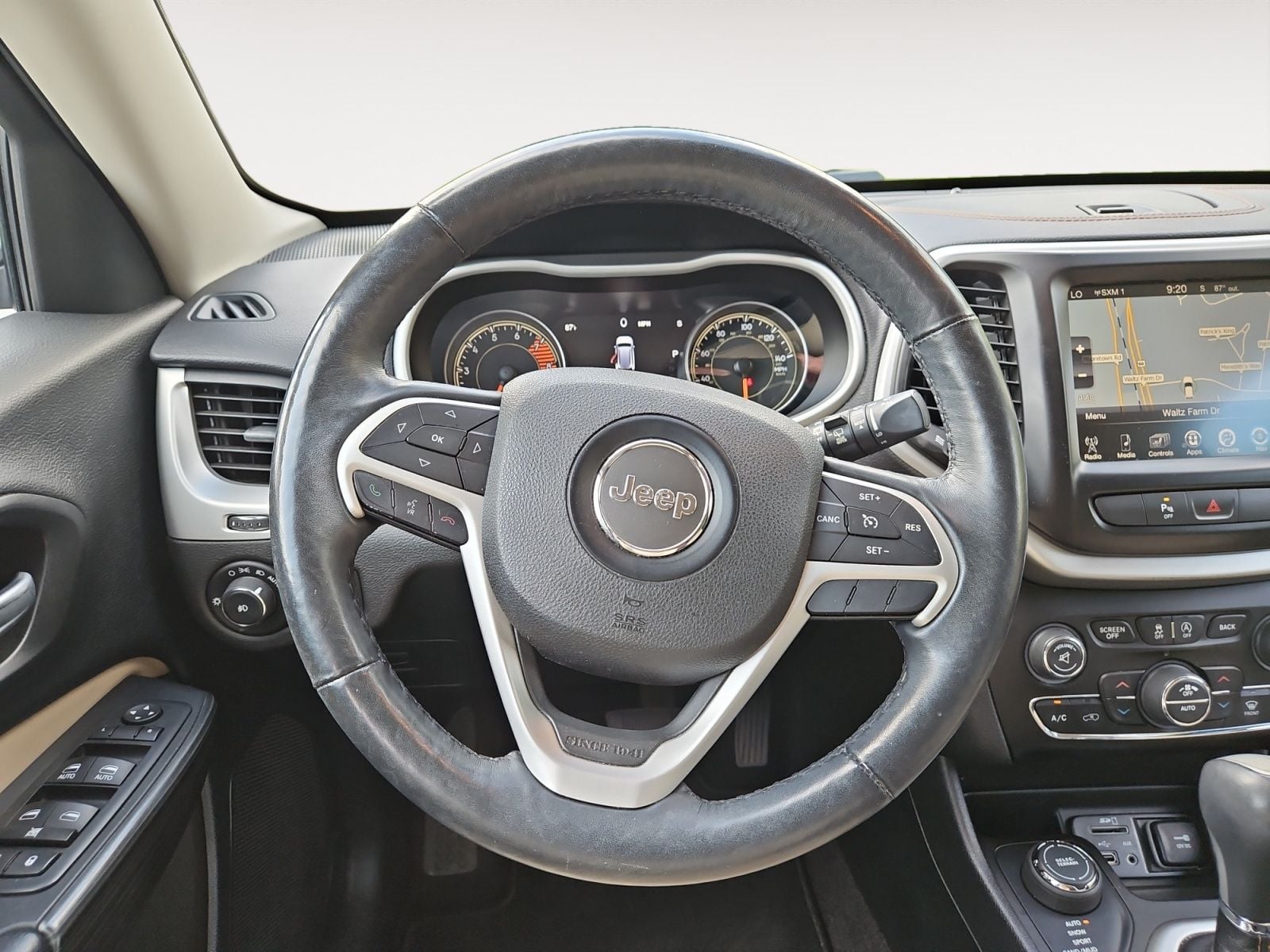 Pre-Owned 2017 Jeep Cherokee Limited - photo - 11