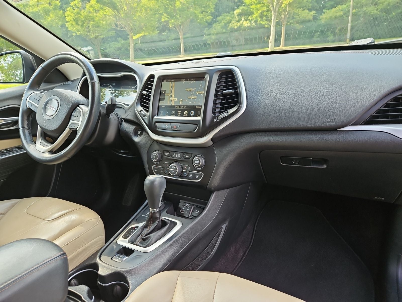 Pre-Owned 2017 Jeep Cherokee Limited - photo - 15