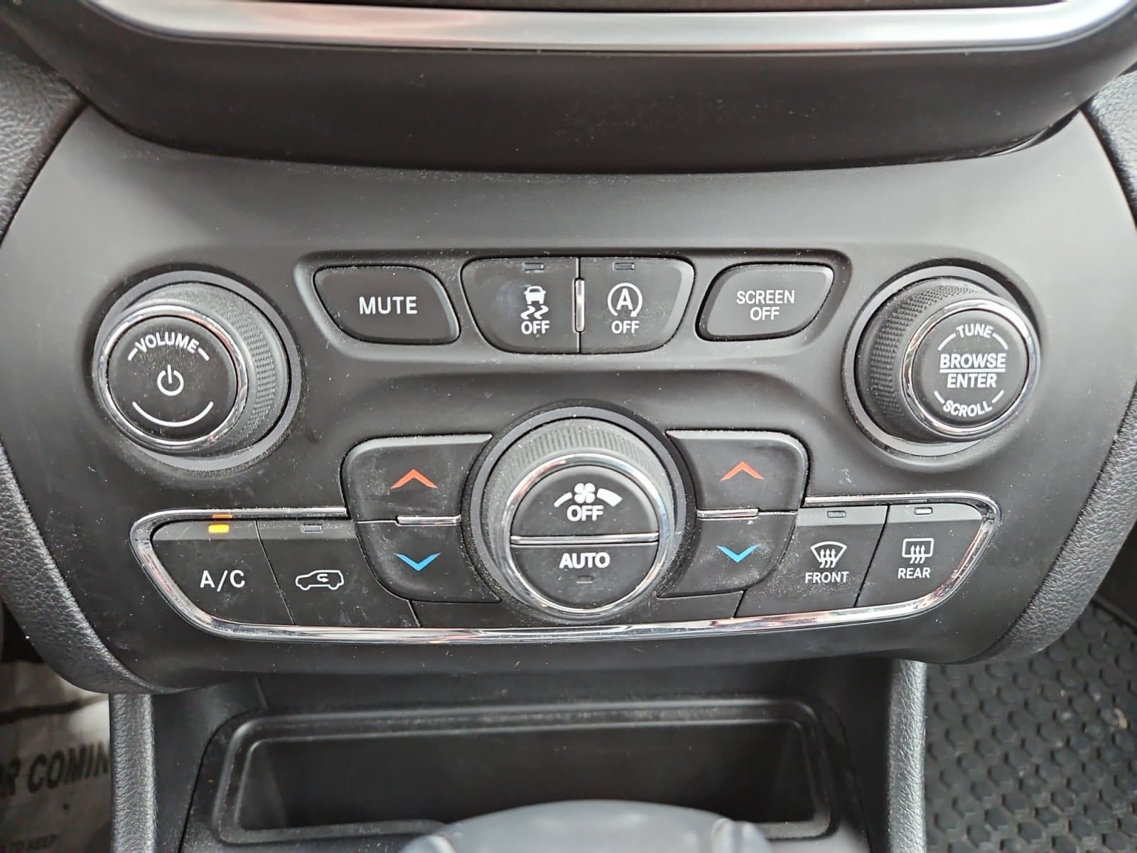 Pre-Owned 2022 Jeep Cherokee Trailhawk - photo - 27