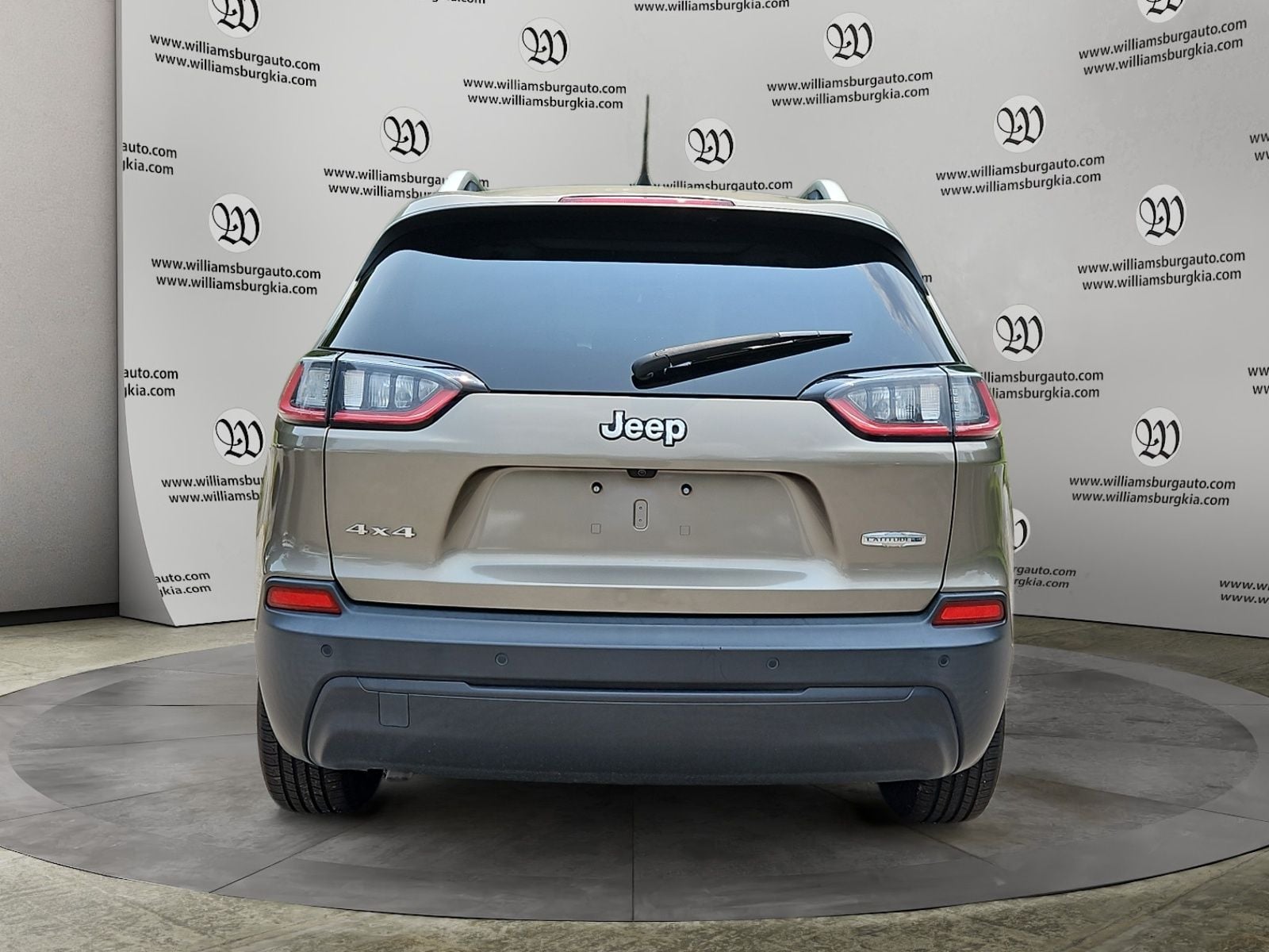 Pre-Owned 2021 Jeep Cherokee Latitude Plus - photo - 3
