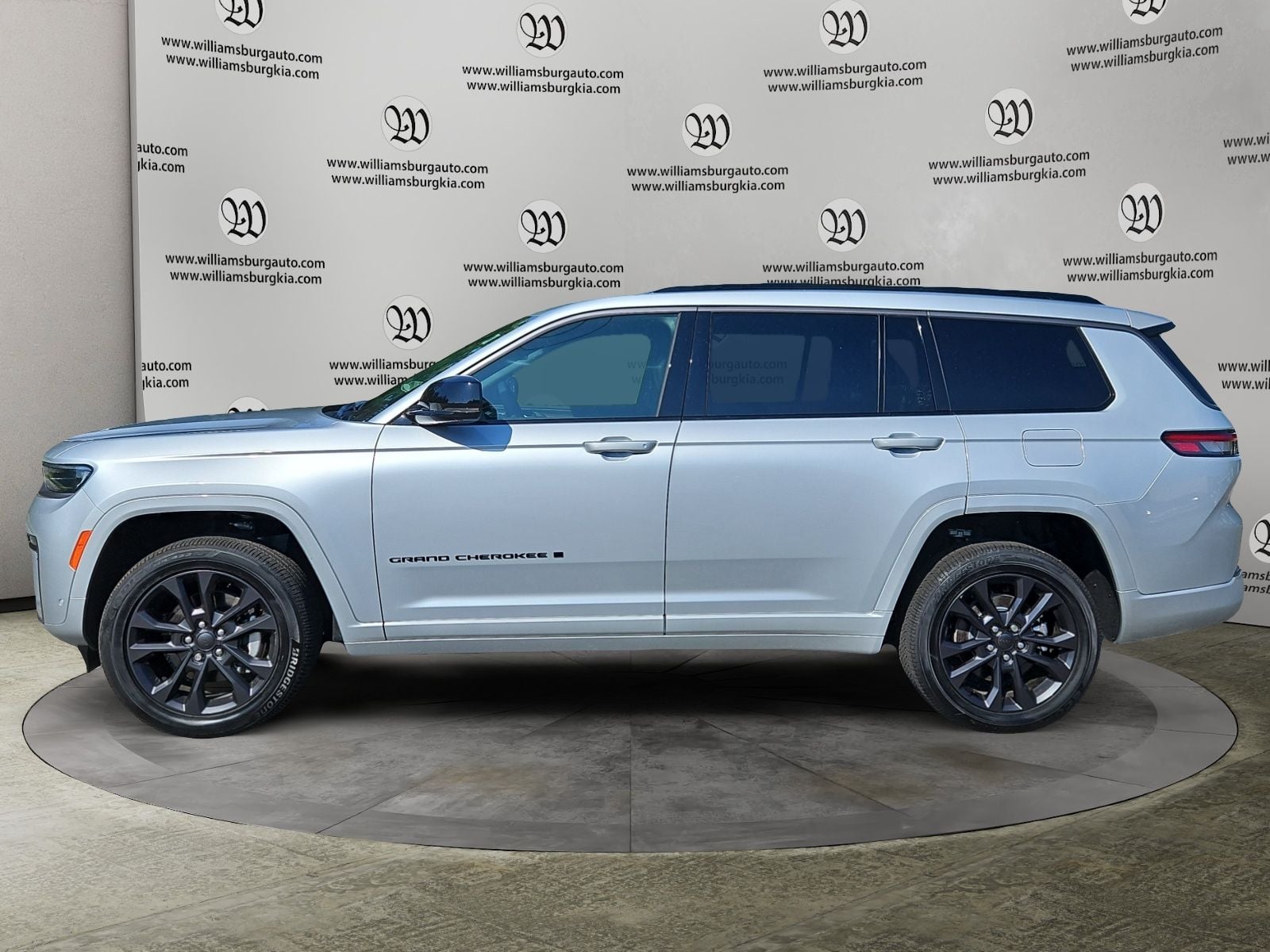 New 2026 Jeep Grand Cherokee L Limited Reserve - photo - 1