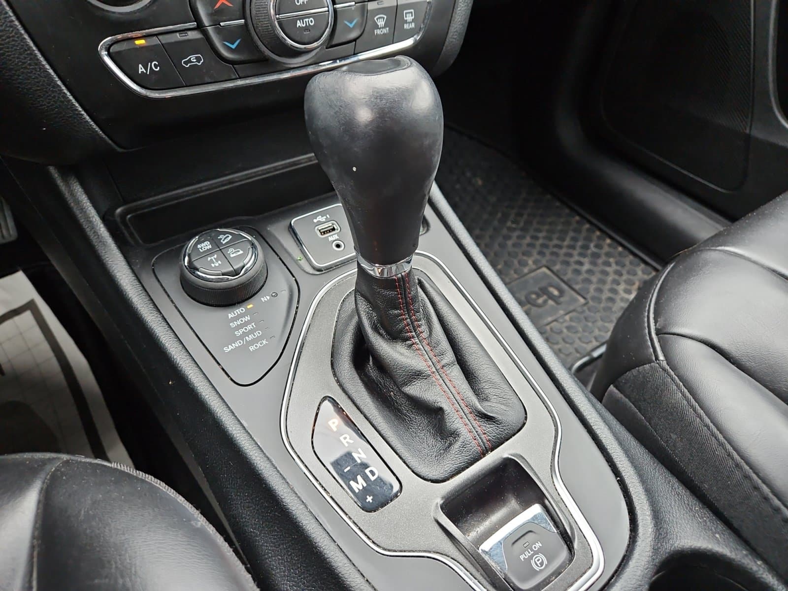 Pre-Owned 2022 Jeep Cherokee Trailhawk - photo - 26