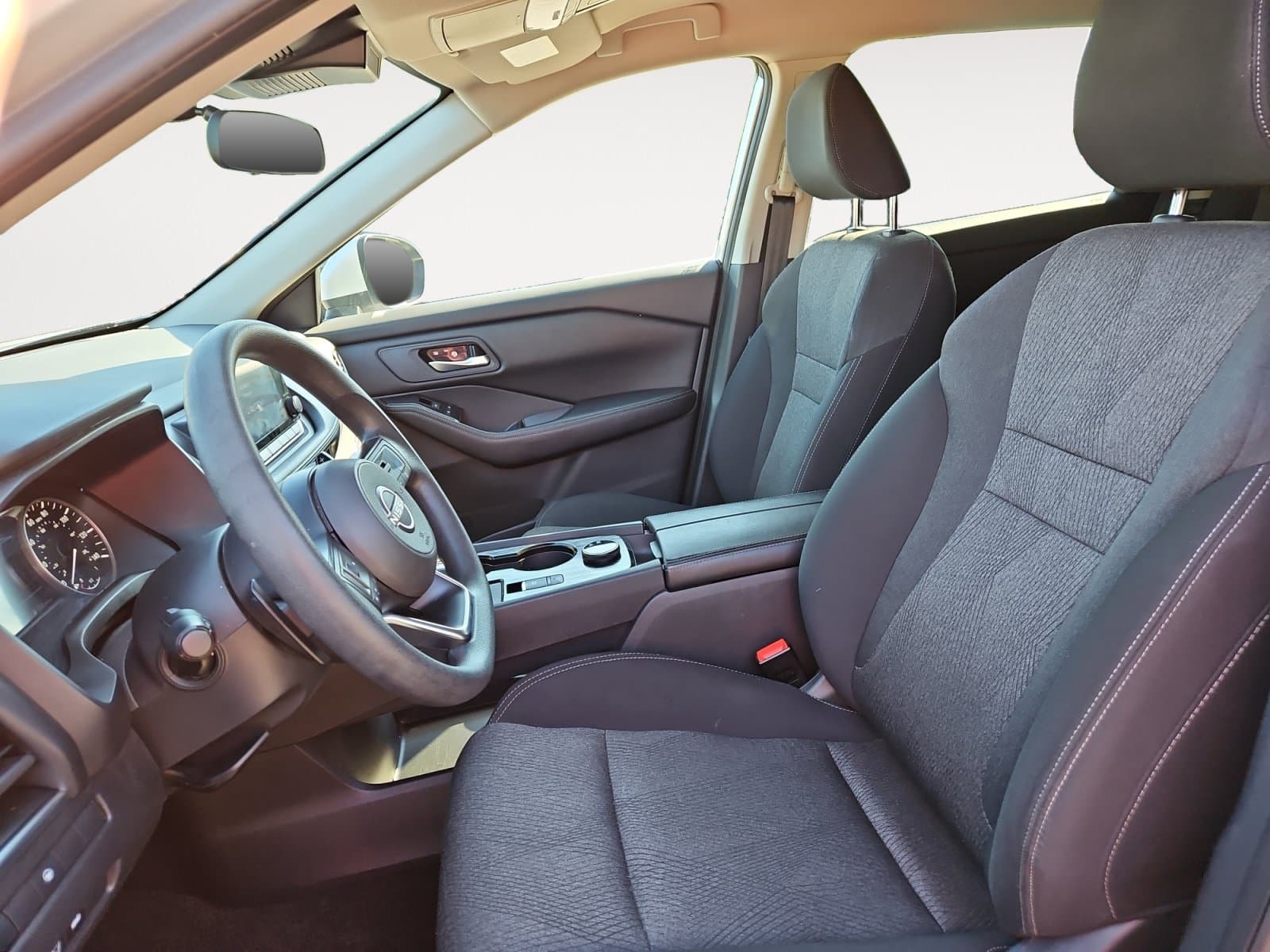 Pre-Owned 2024 Nissan Rogue SV - photo - 8