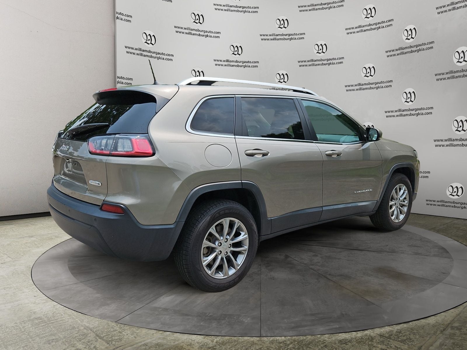 Pre-Owned 2021 Jeep Cherokee Latitude Plus - photo - 4