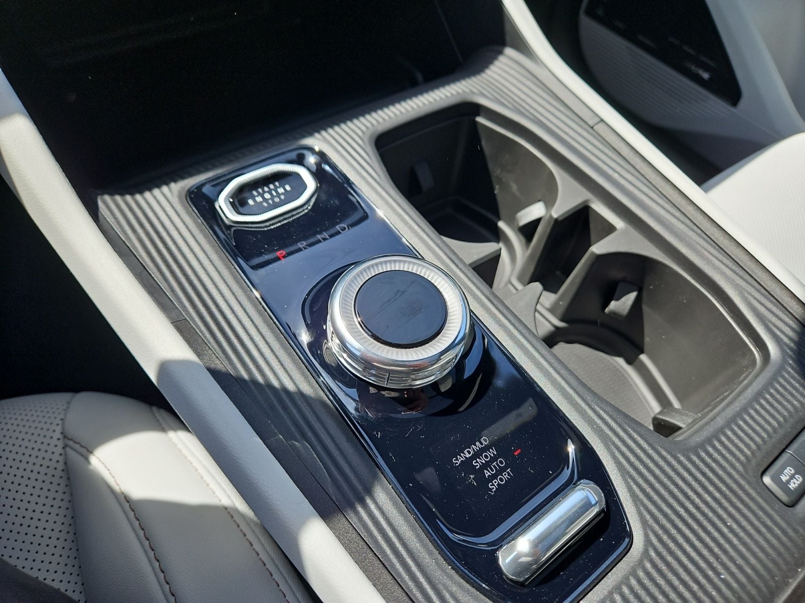 New 2026 Jeep Cherokee Limited - photo - 25