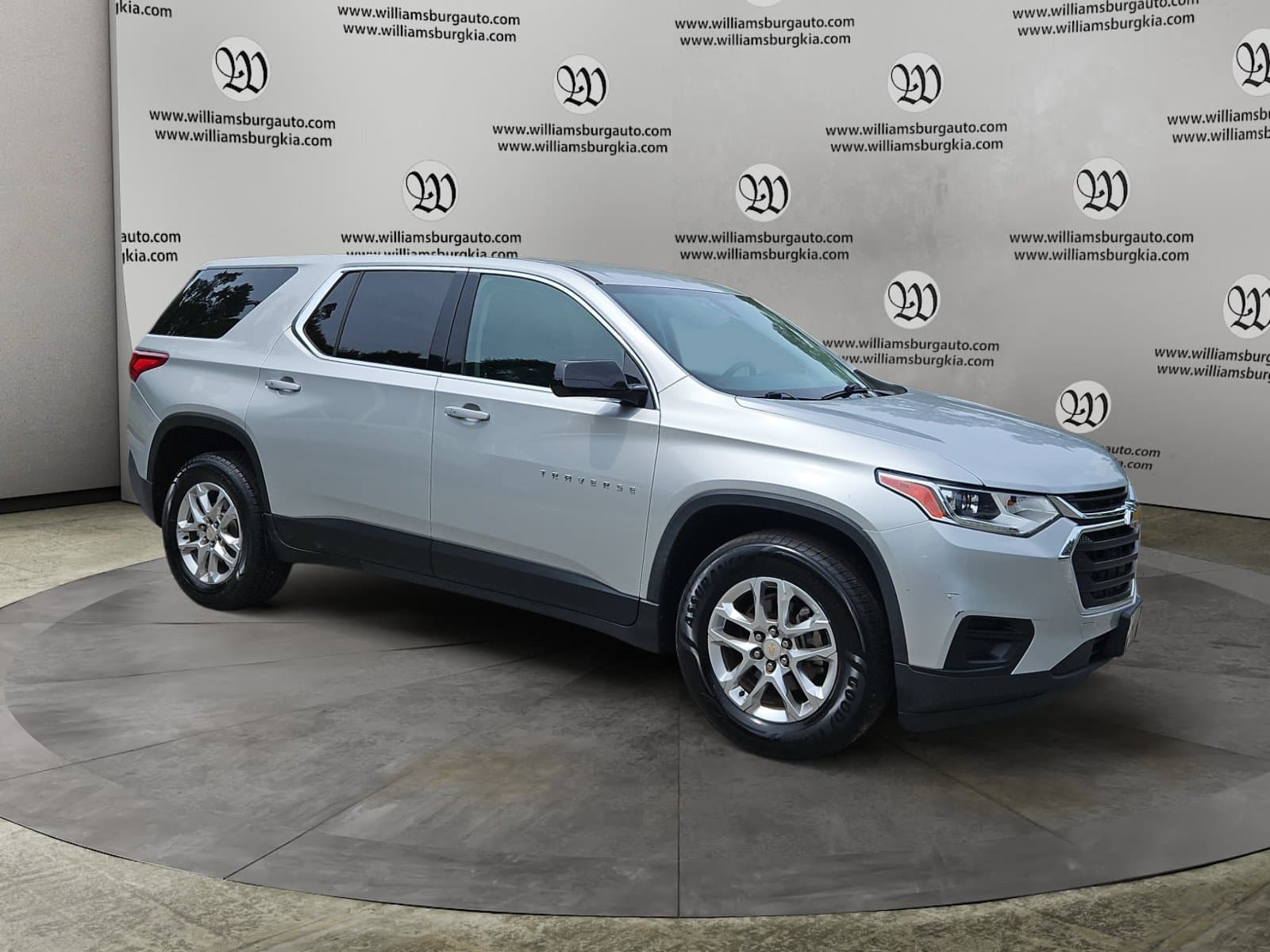 Pre-Owned 2020 Chevrolet Traverse LS - photo - 6