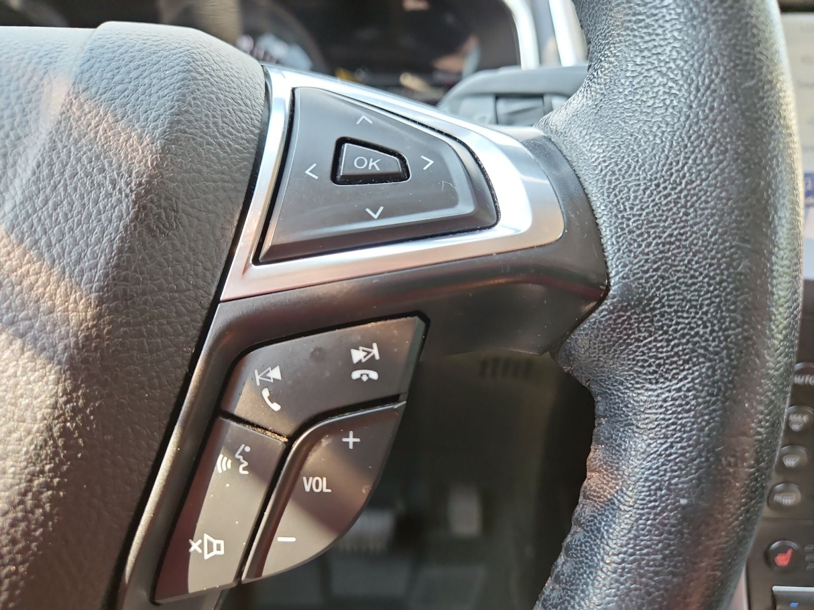 Pre-Owned 2020 Ford Edge Titanium - photo - 25