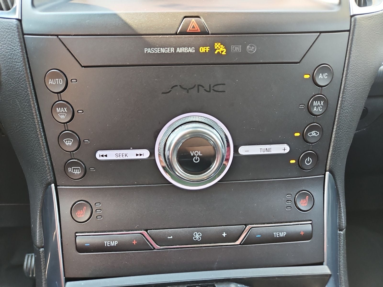 Pre-Owned 2020 Ford Edge Titanium - photo - 27