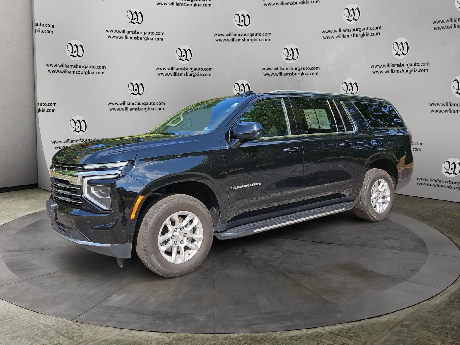 Pre-Owned 2025 Chevrolet Suburban LT - photo - 0