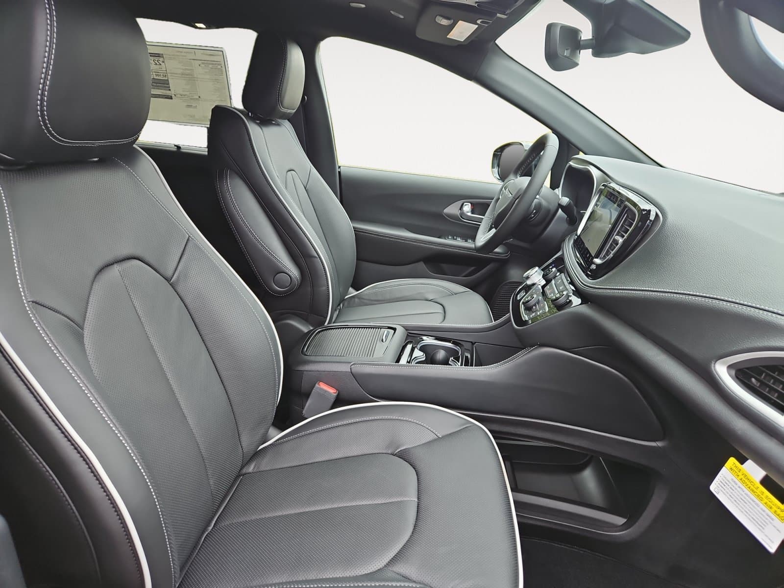 New 2027 Chrysler Pacifica Limited - photo - 14