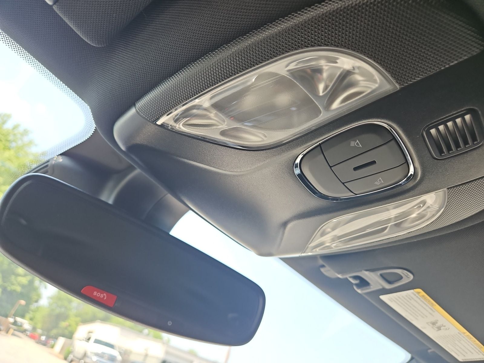 New 2025 Jeep Compass Limited - photo - 29