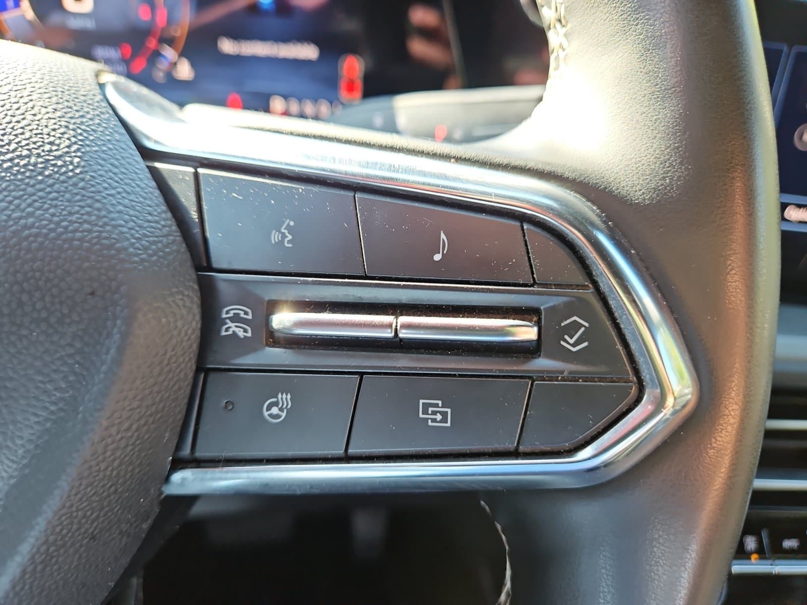 Pre-Owned 2025 Chevrolet Traverse LT - photo - 25