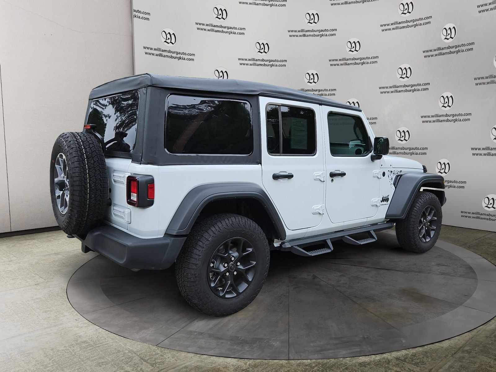 Pre-Owned 2024 Jeep Wrangler Sport S - photo - 4