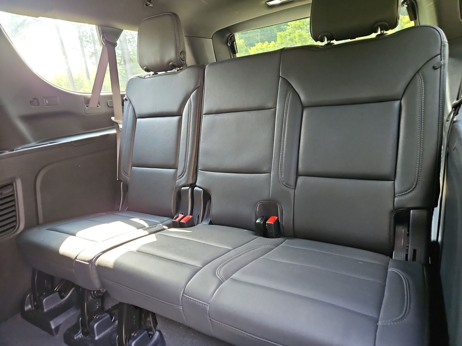 Pre-Owned 2025 Chevrolet Suburban LT - photo - 19