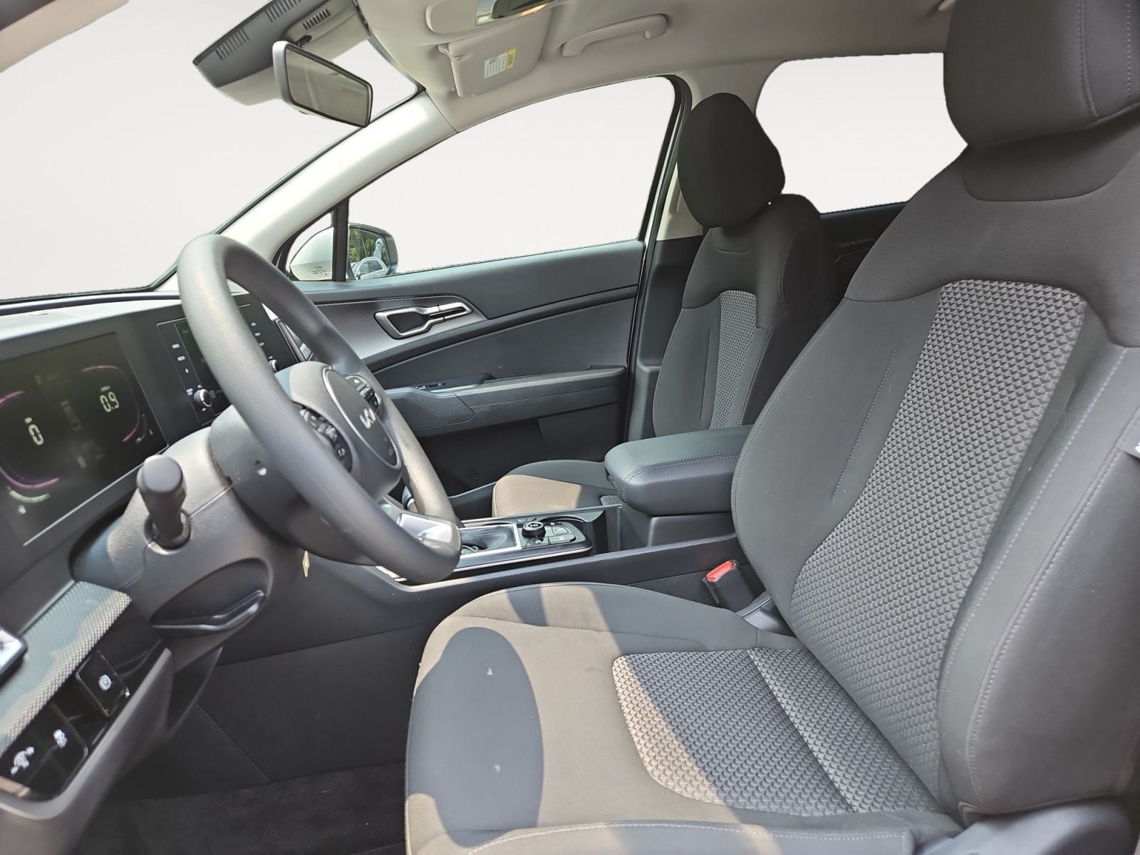 Pre-Owned 2025 Kia Sportage LX - photo - 8
