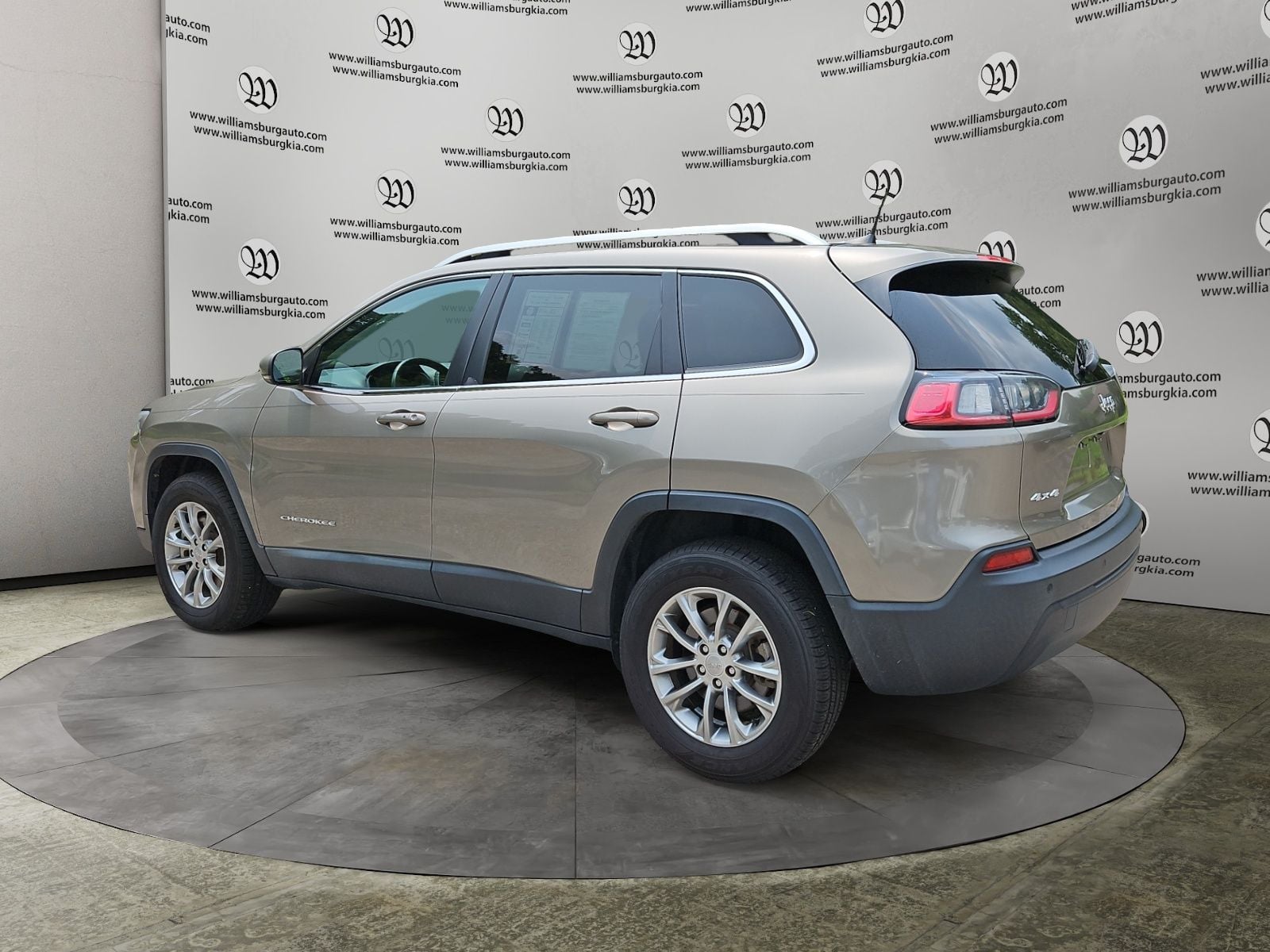 Pre-Owned 2021 Jeep Cherokee Latitude Plus - photo - 2
