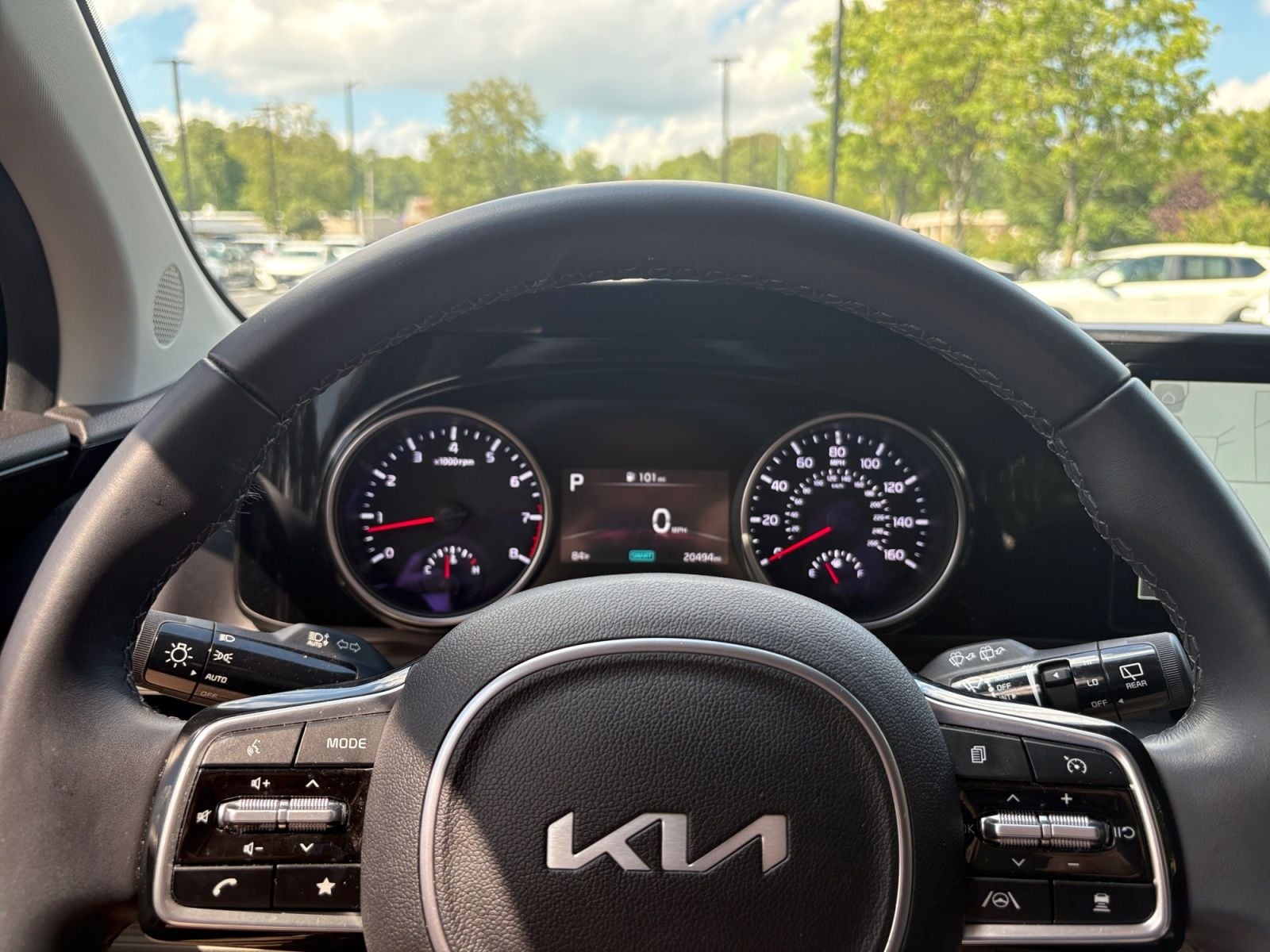 Pre-Owned 2024 Kia Carnival EX - photo - 23