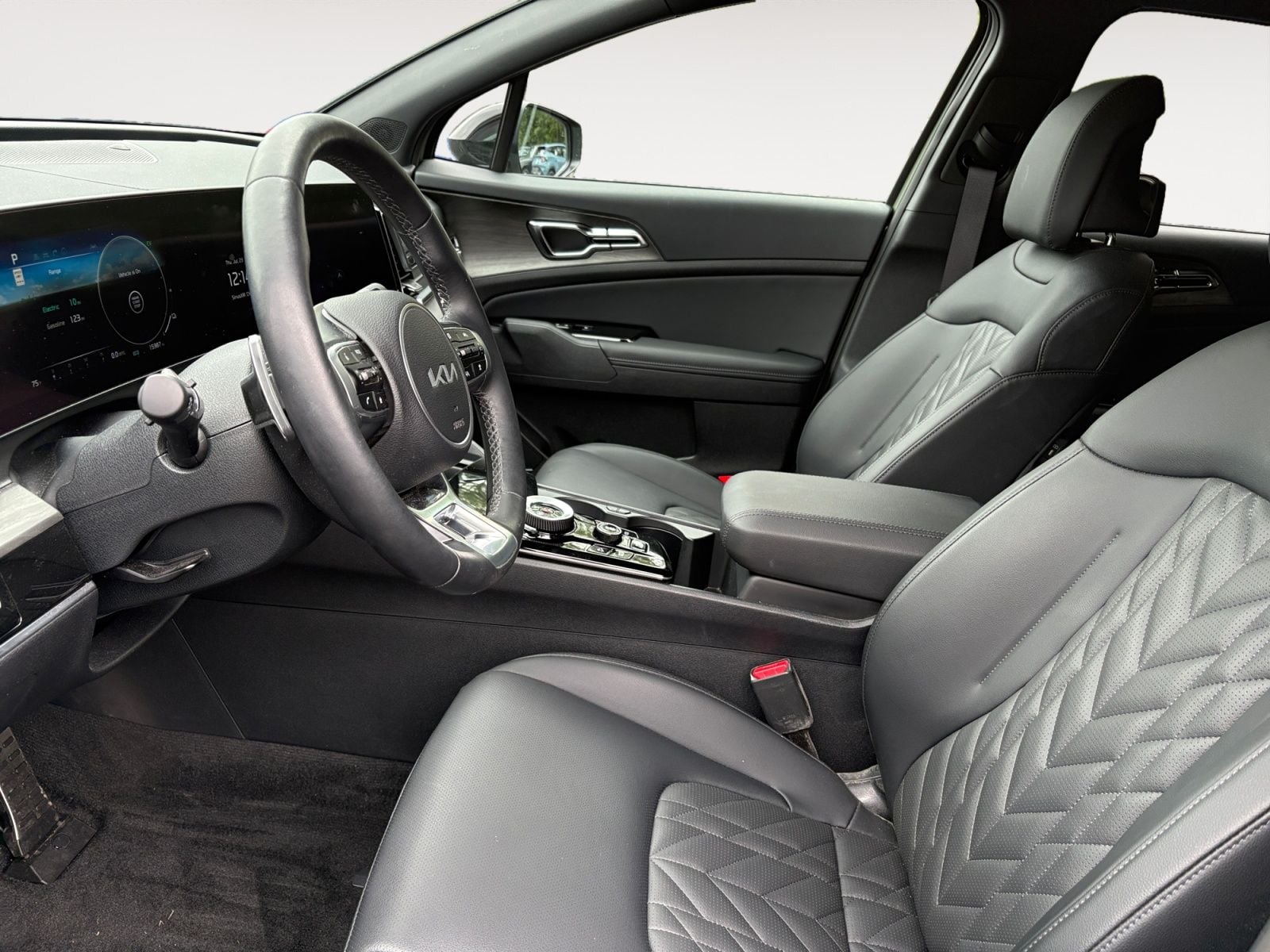 Pre-Owned 2024 Kia Sportage Plug-In Hybrid X-Line Prestige - photo - 8