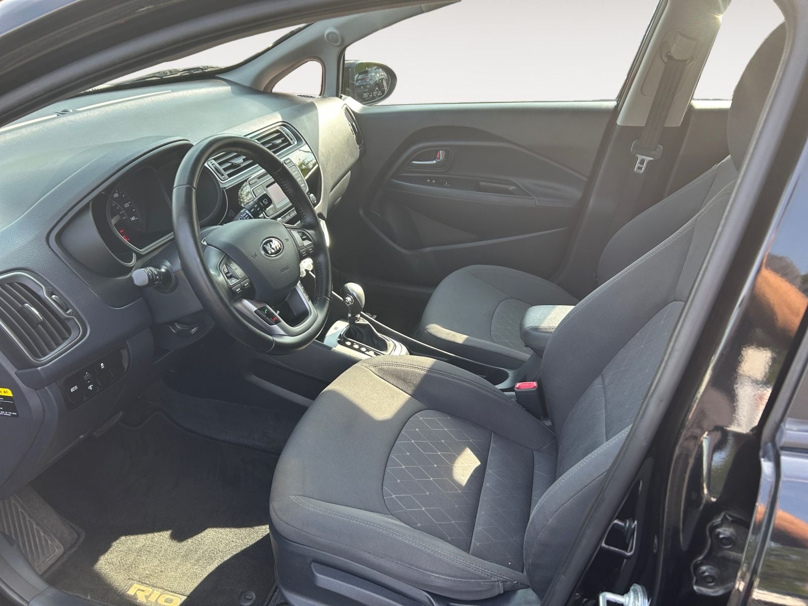 Pre-Owned 2016 Kia Rio EX - photo - 8