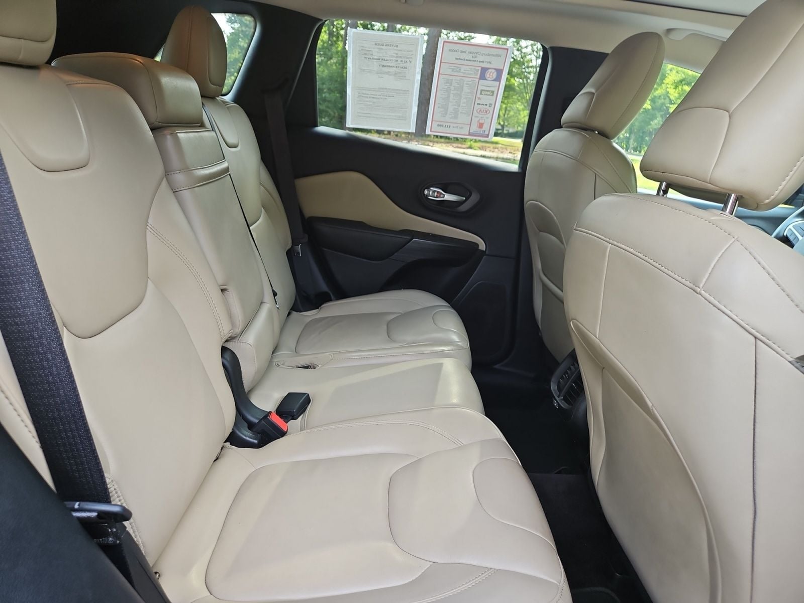 Pre-Owned 2017 Jeep Cherokee Limited - photo - 16
