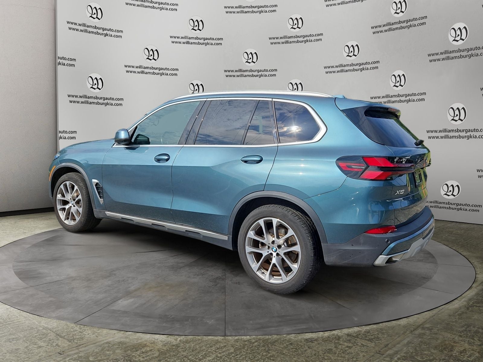 Pre-Owned 2024 BMW X5 xDrive40i - photo - 2