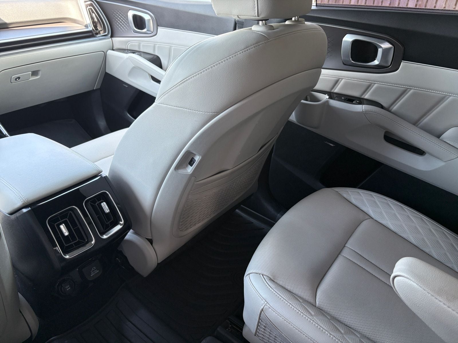 Pre-Owned 2025 Kia Sorento Plug-In Hybrid SX Prestige - photo - 17