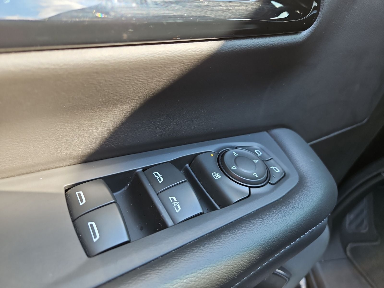 Pre-Owned 2025 Chevrolet Suburban LT - photo - 21