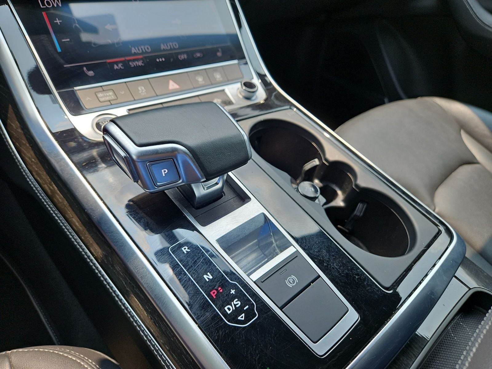 Pre-Owned 2025 Audi Q7 55 Premium Plus - photo - 26