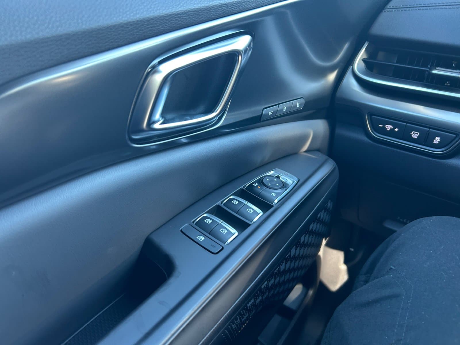 New 2027 Kia Carnival Hybrid EX - photo - 21