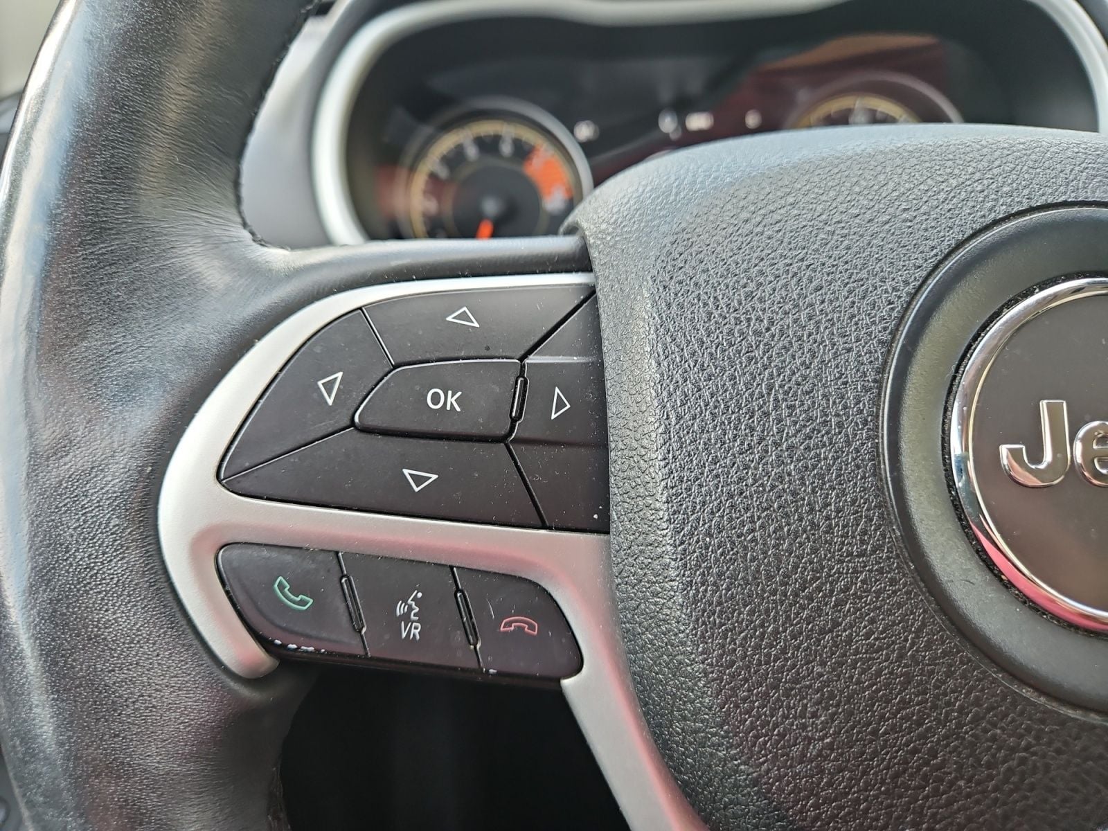 Pre-Owned 2017 Jeep Cherokee Limited - photo - 23