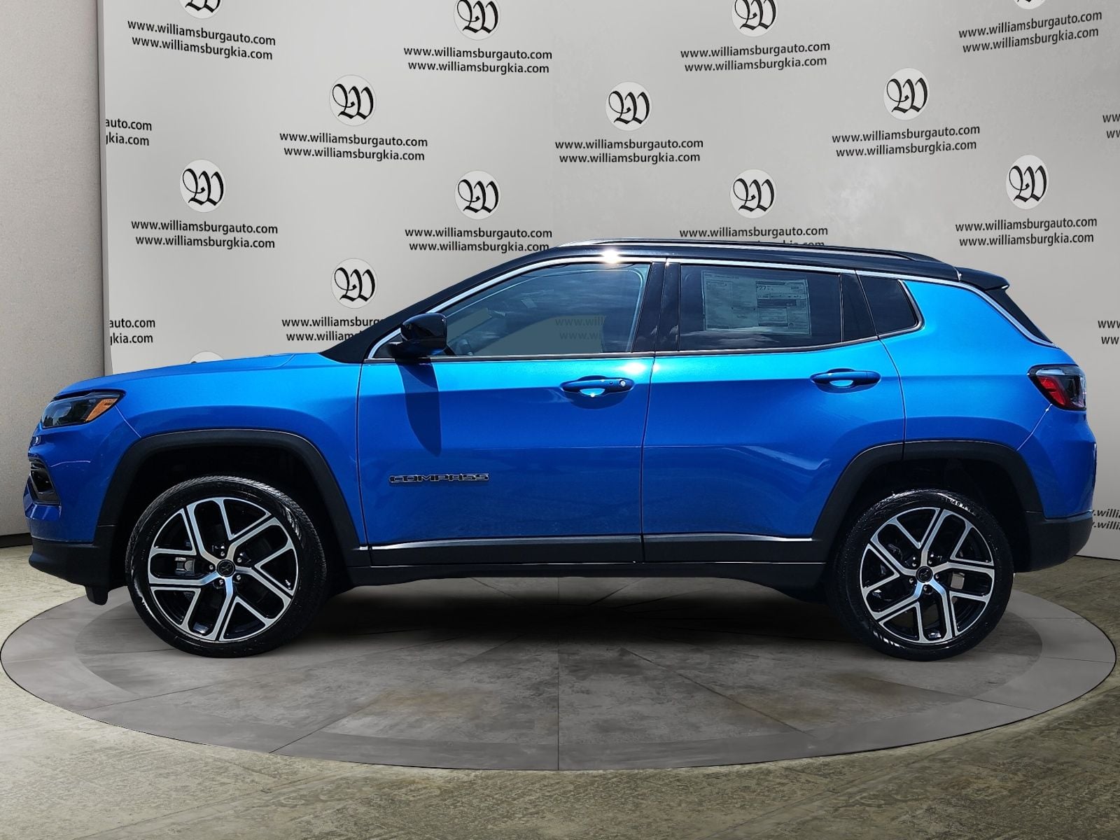 New 2025 Jeep Compass Limited - photo - 1