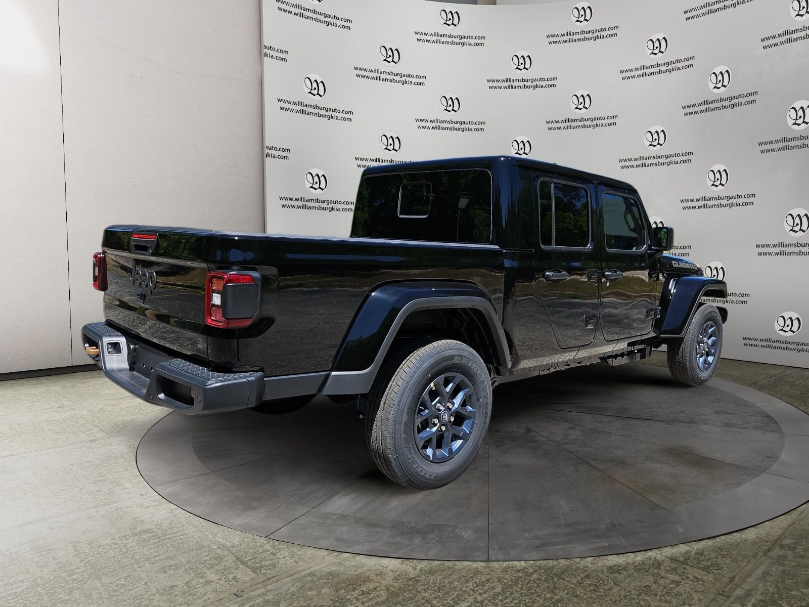 New 2026 Jeep Gladiator 85th Anniversary Edition - photo - 4