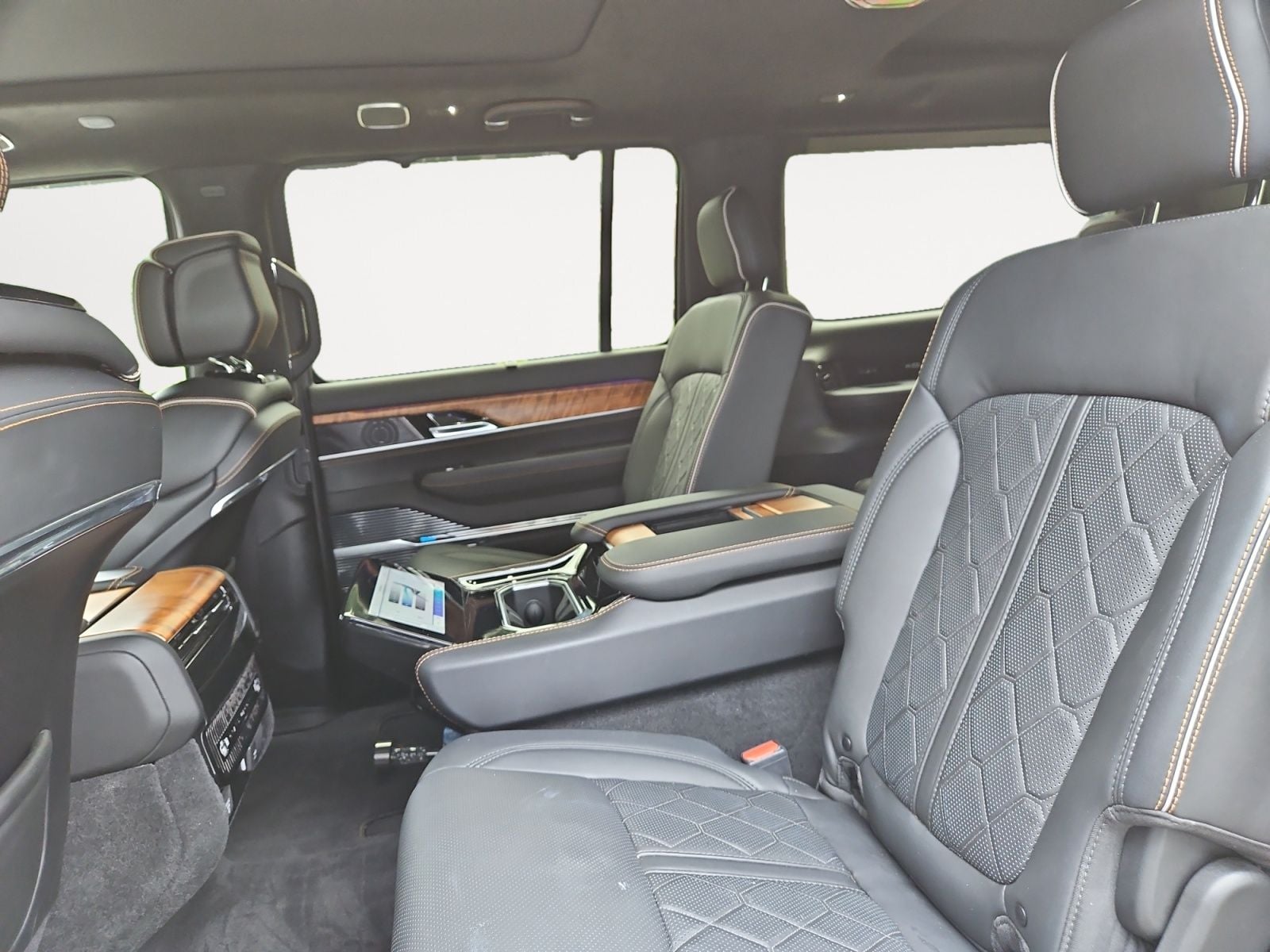 Pre-Owned 2022 Jeep Grand Wagoneer Series III - photo - 12