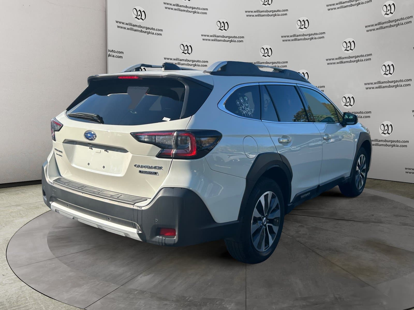Pre-Owned 2025 Subaru Outback Touring - photo - 4