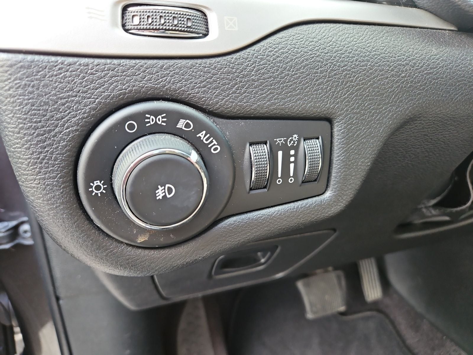 Pre-Owned 2017 Jeep Cherokee Limited - photo - 21