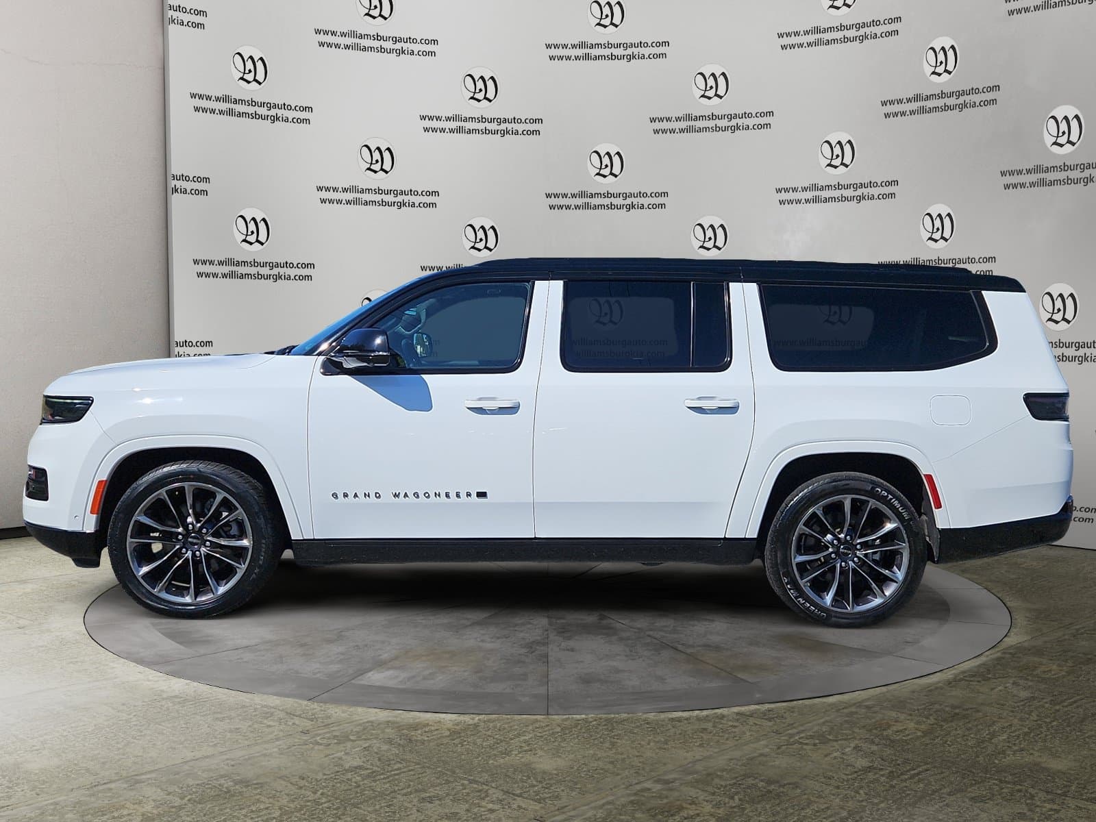 Pre-Owned 2024 Jeep Grand Wagoneer L Series II - photo - 1