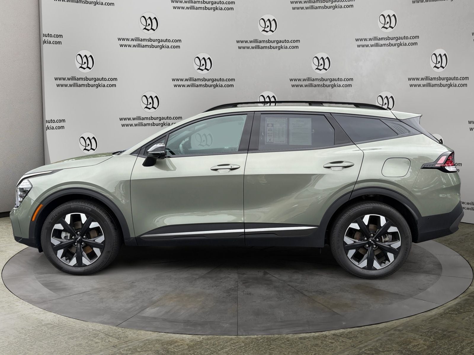 Pre-Owned 2024 Kia Sportage Plug-In Hybrid X-Line Prestige - photo - 1