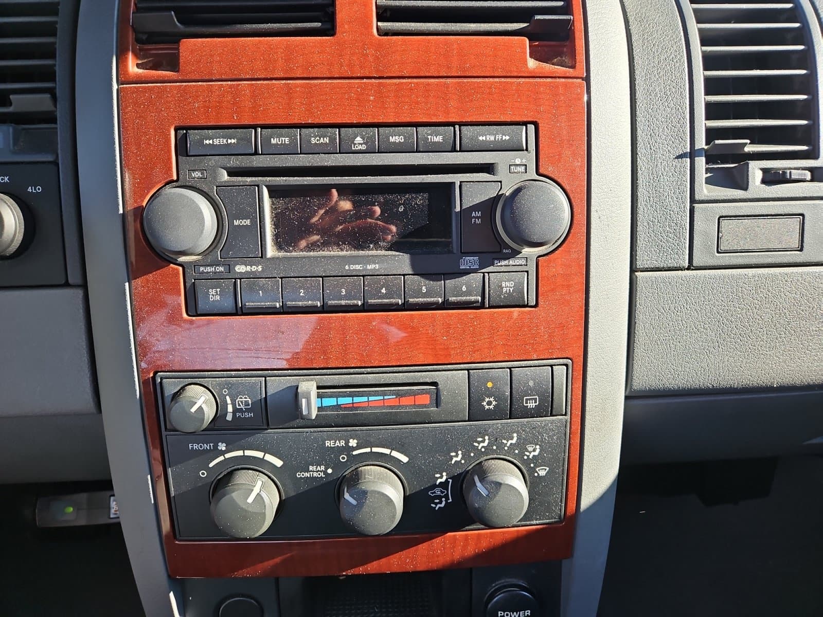 Pre-Owned 2004 Dodge Durango SLT - photo - 27