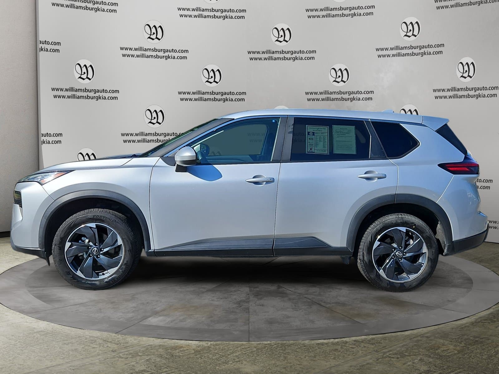Pre-Owned 2024 Nissan Rogue SV - photo - 1