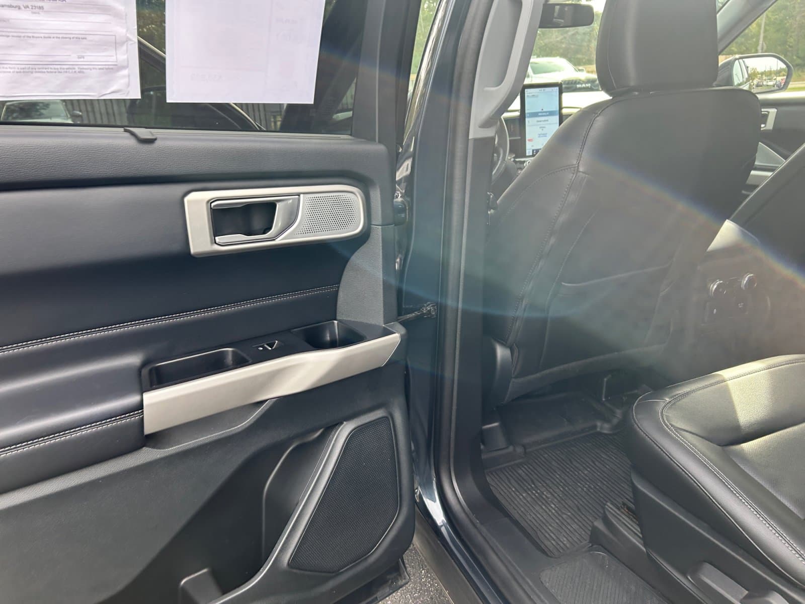 Pre-Owned 2023 Ford Explorer Limited - photo - 18