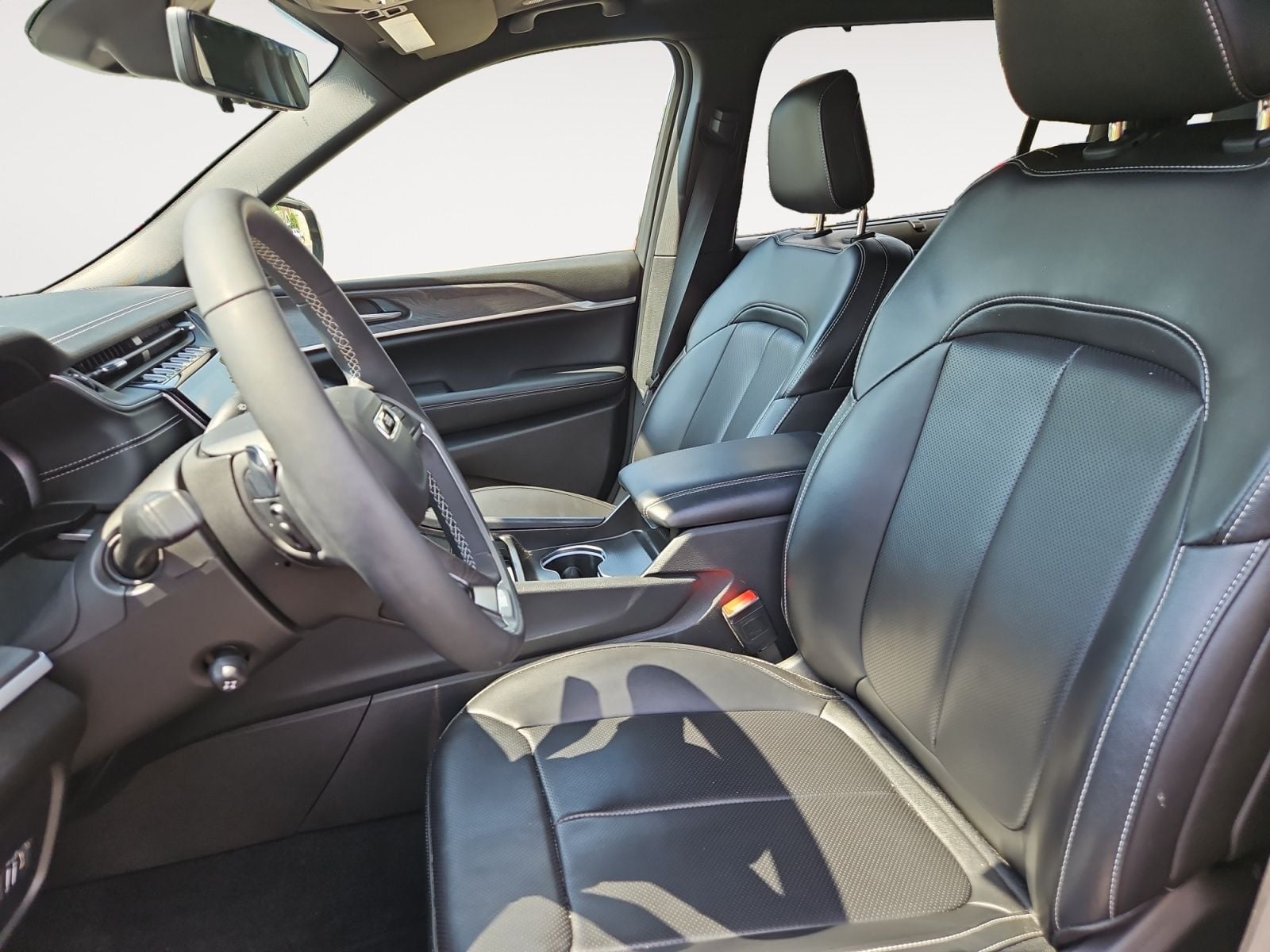 Pre-Owned 2024 Jeep Grand Cherokee L Limited - photo - 8