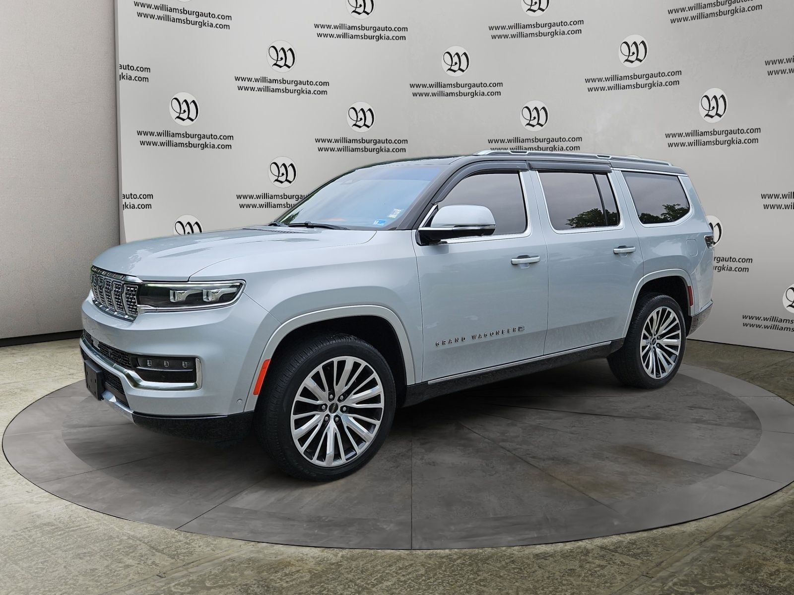 Pre-Owned 2022 Jeep Grand Wagoneer Series III - photo - 0