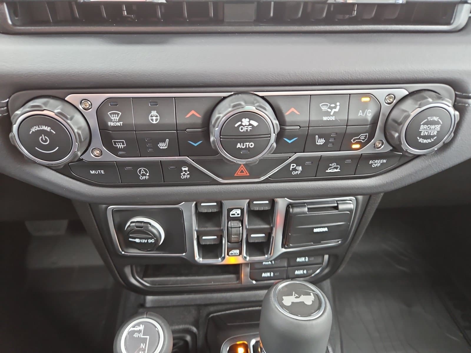 New 2027 Jeep Wrangler Sahara - photo - 27