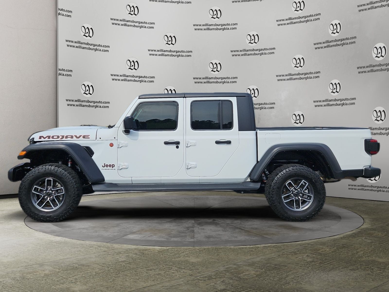 Pre-Owned 2024 Jeep Gladiator Mojave - photo - 1