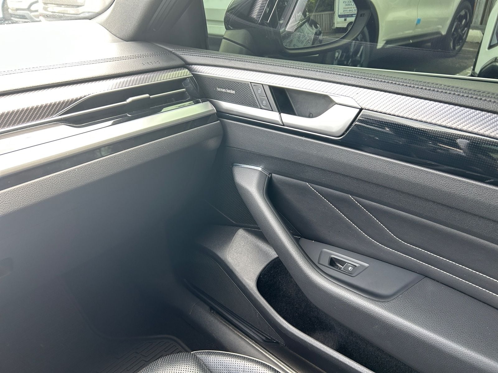 Pre-Owned 2023 Volkswagen Arteon 2.0T SEL Premium R-Line - photo - 17