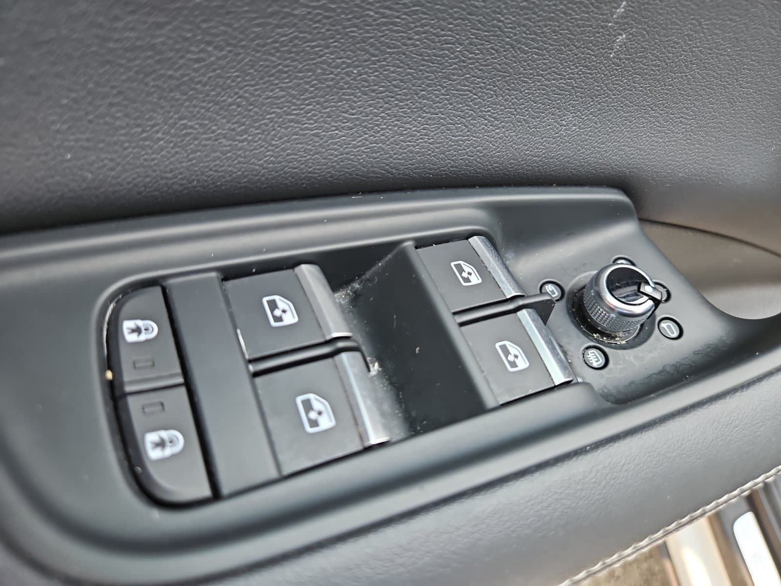 Pre-Owned 2025 Audi Q7 55 Premium Plus - photo - 21
