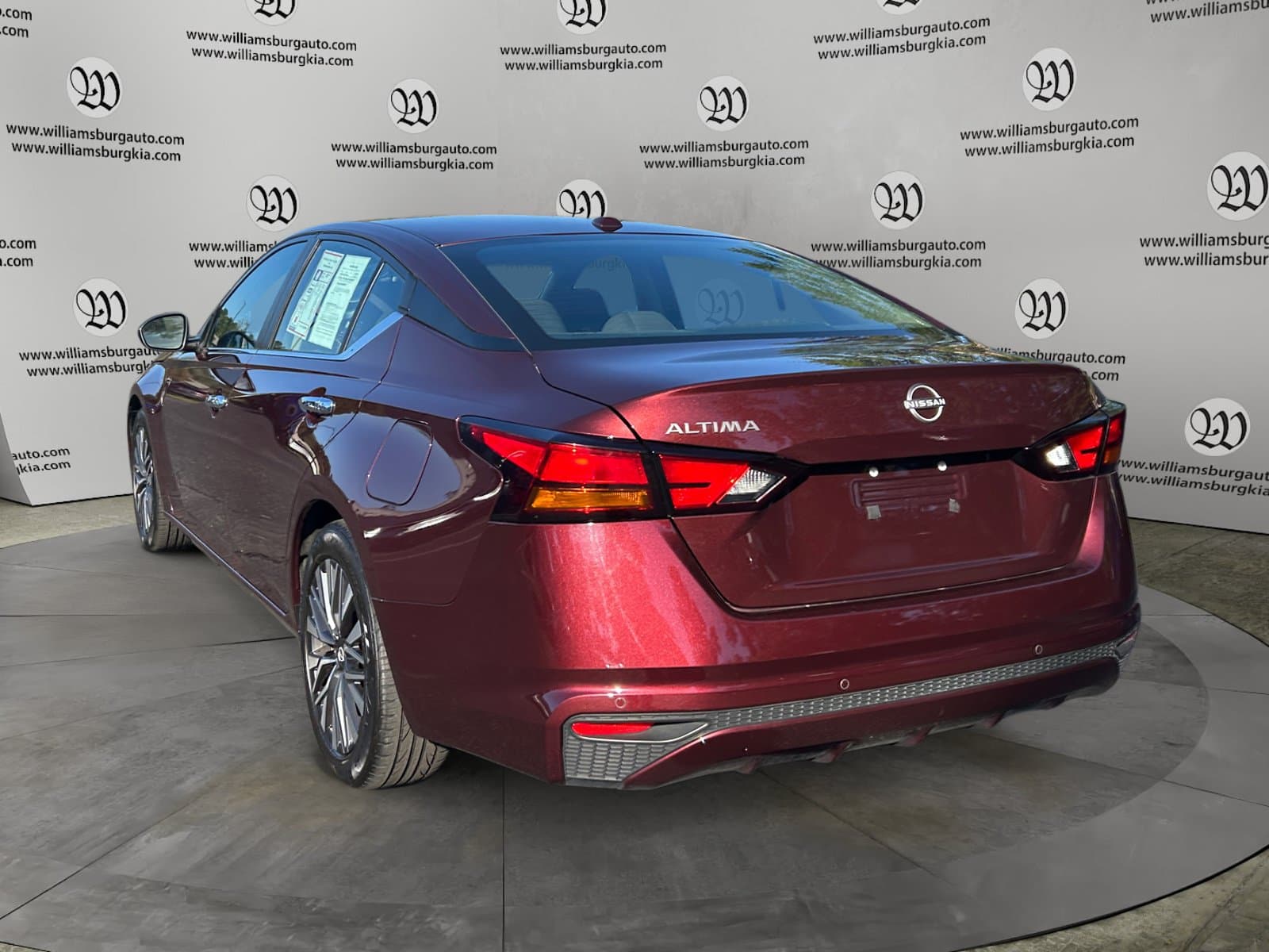Pre-Owned 2025 Nissan Altima 2.5 SV - photo - 2